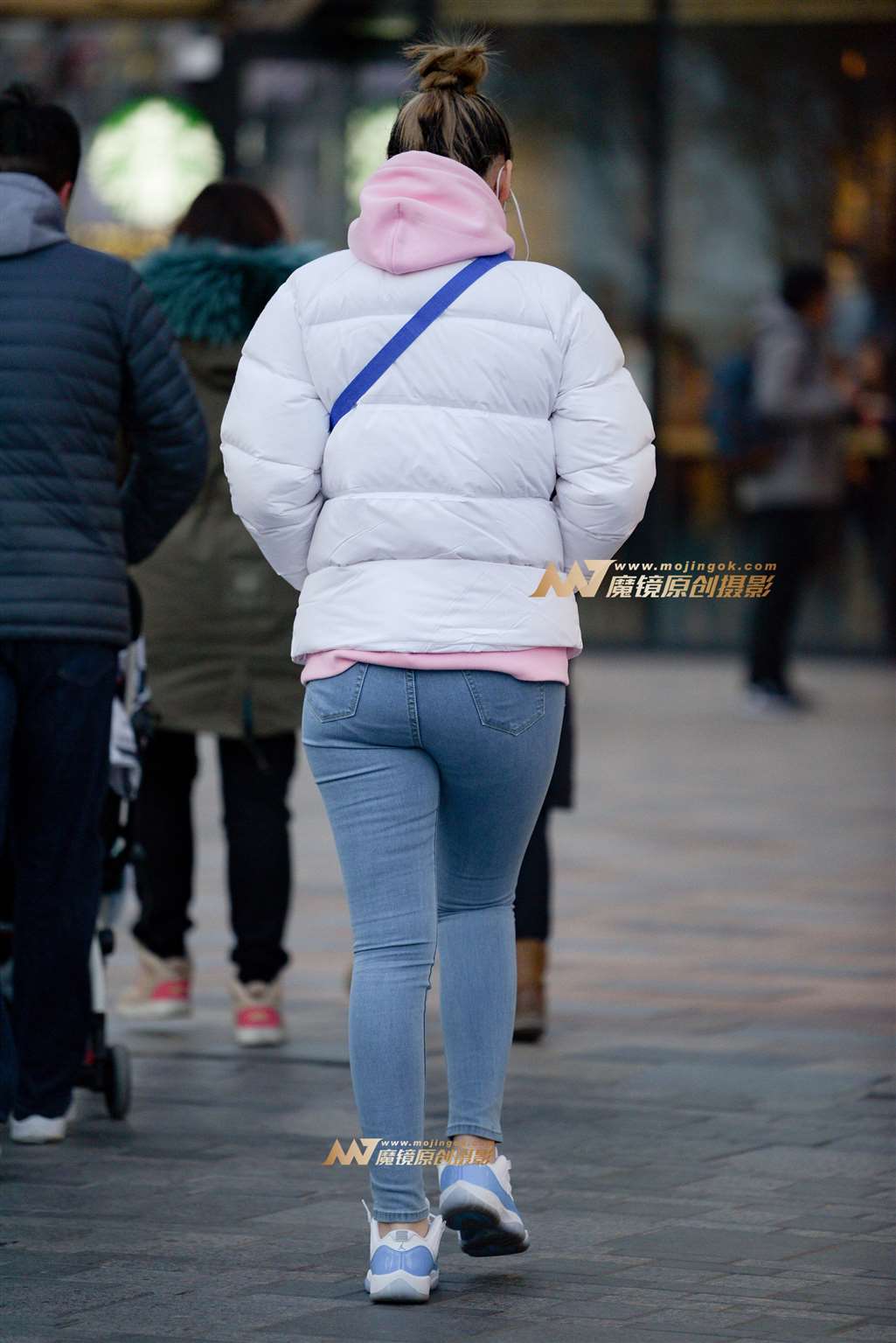 图片[4]-紧身肥臀仔裤女-街拍流行馆