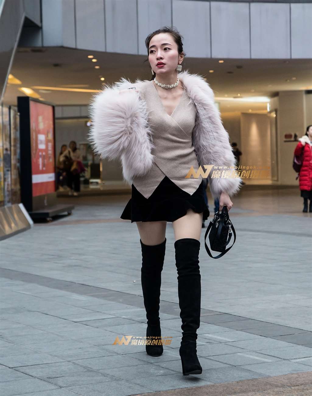 图片[3]-长靴美女-街拍流行馆
