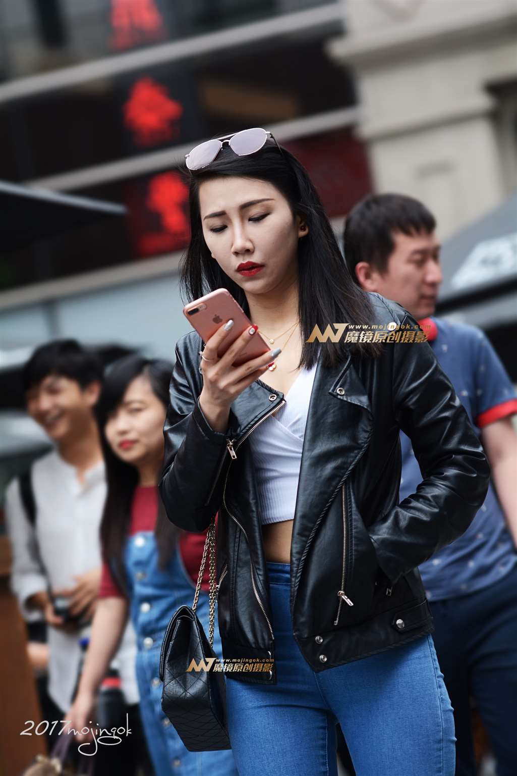 图片[2]-紧身牛仔-街拍流行馆
