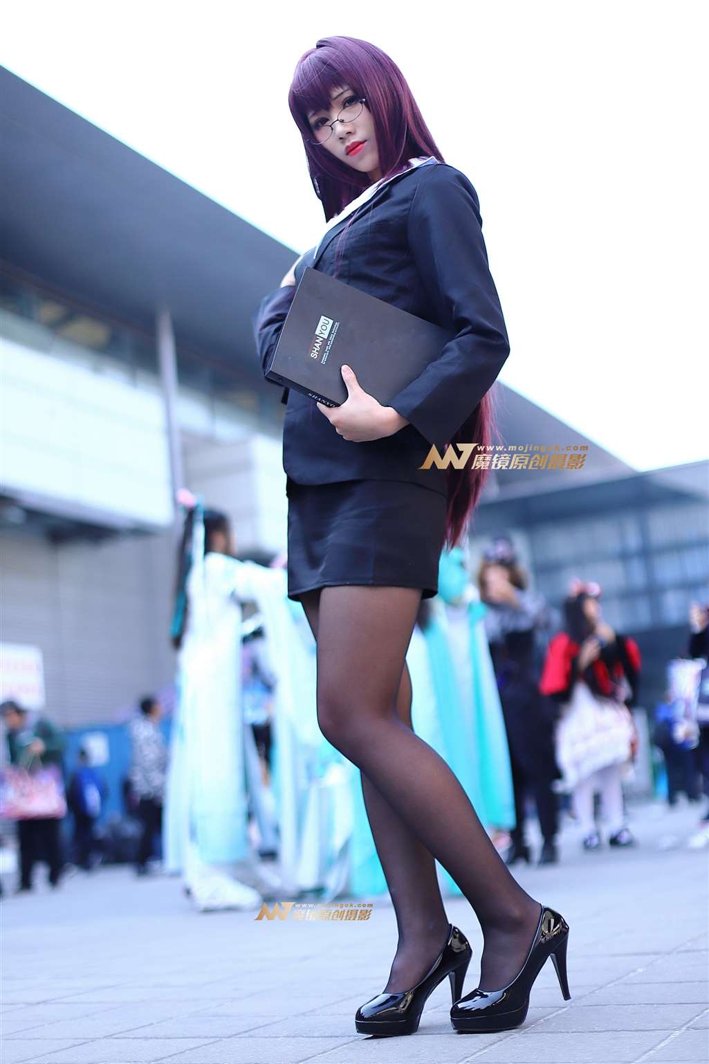 图片[1]-黑丝制服OL-街拍流行馆