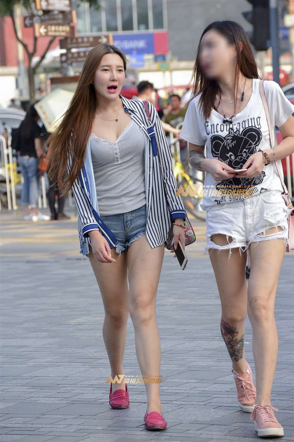 图片[1]-时尚热裤美女-街拍流行馆