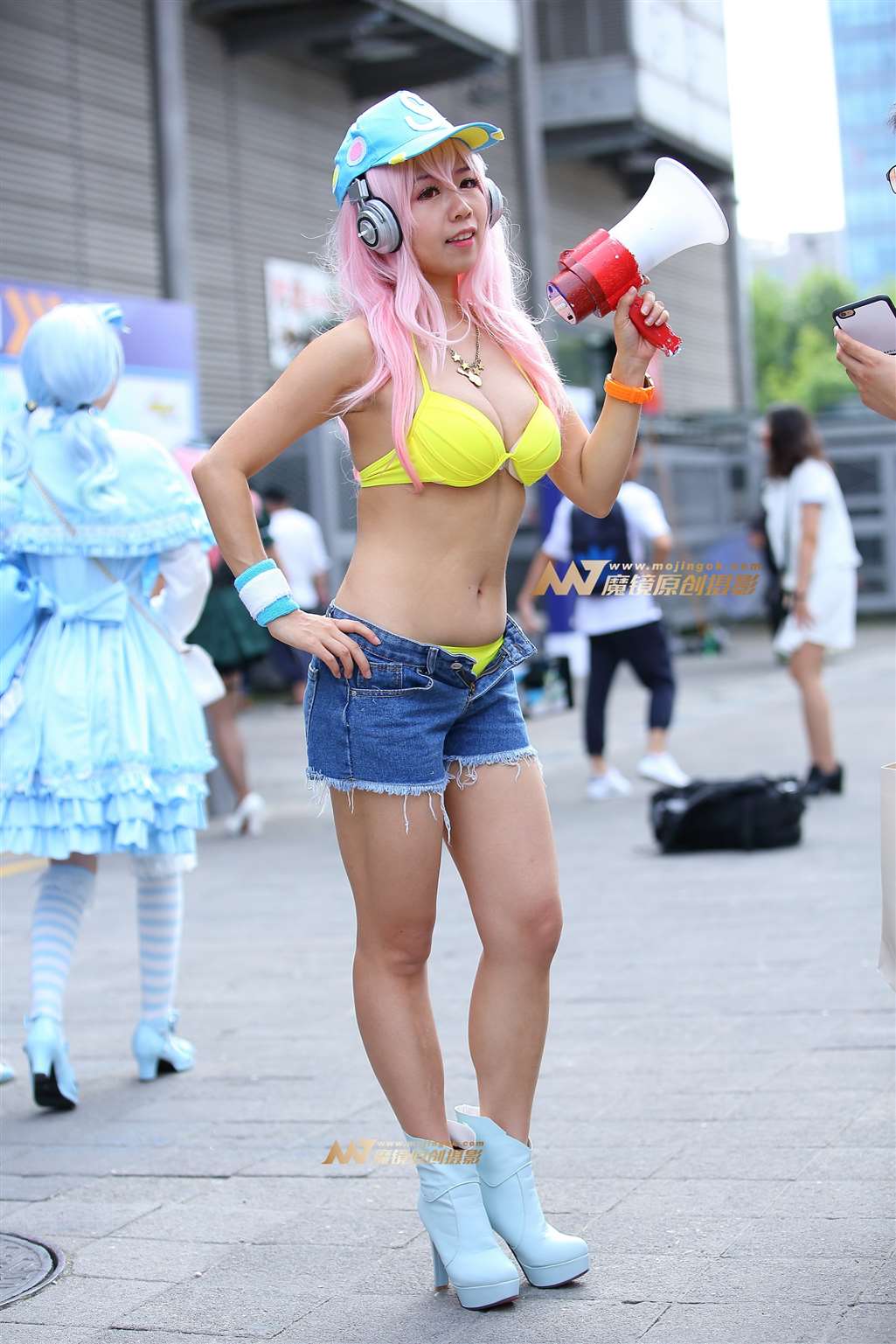 图片[3]-黄色泳装热裤coser-街拍流行馆