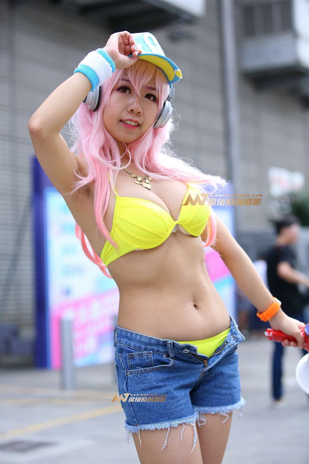图片[4]-黄色泳装热裤coser-街拍流行馆
