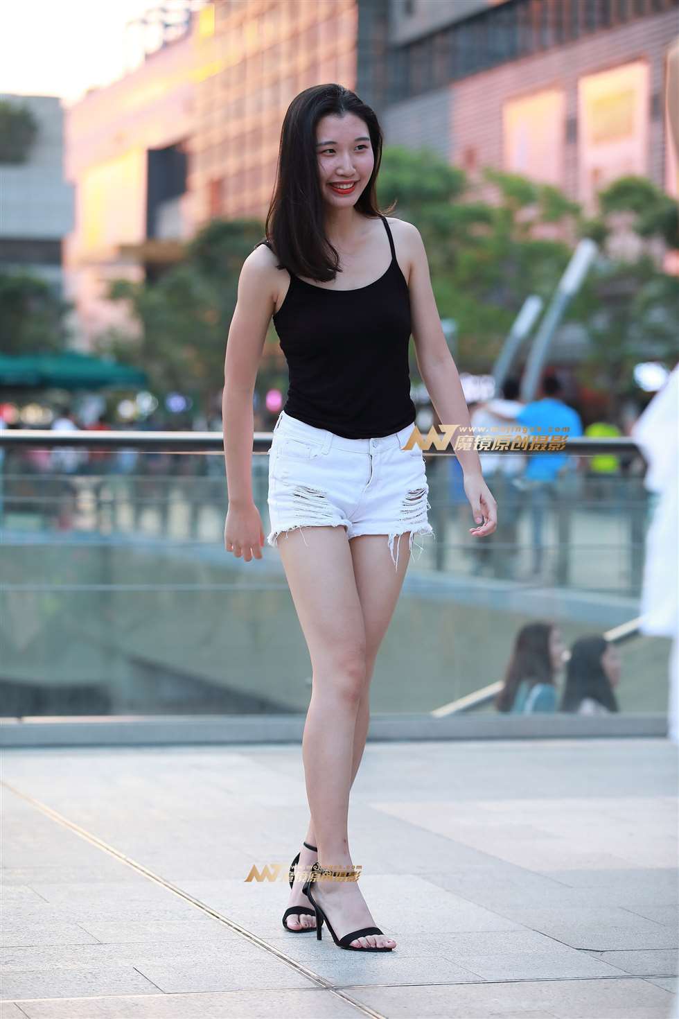 图片[4]-热裤，裸腿，凉高，美女-街拍流行馆