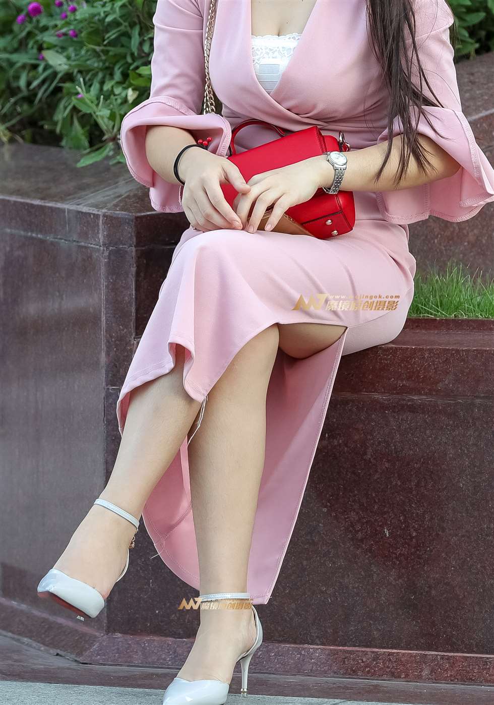 图片[2]-包臀长裙美女,臀部丰满身材圆润-街拍流行馆
