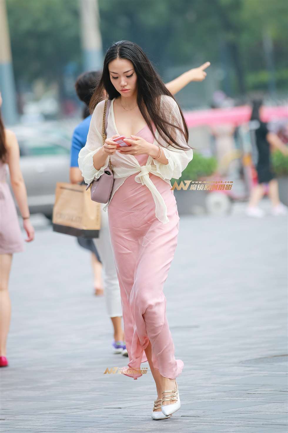 图片[1]-优雅淑女 大家闺秀的风范-街拍流行馆