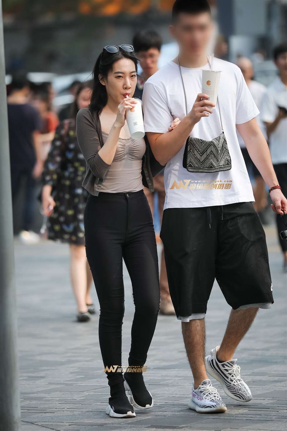 图片[3]-高腰紧牛女友-街拍流行馆