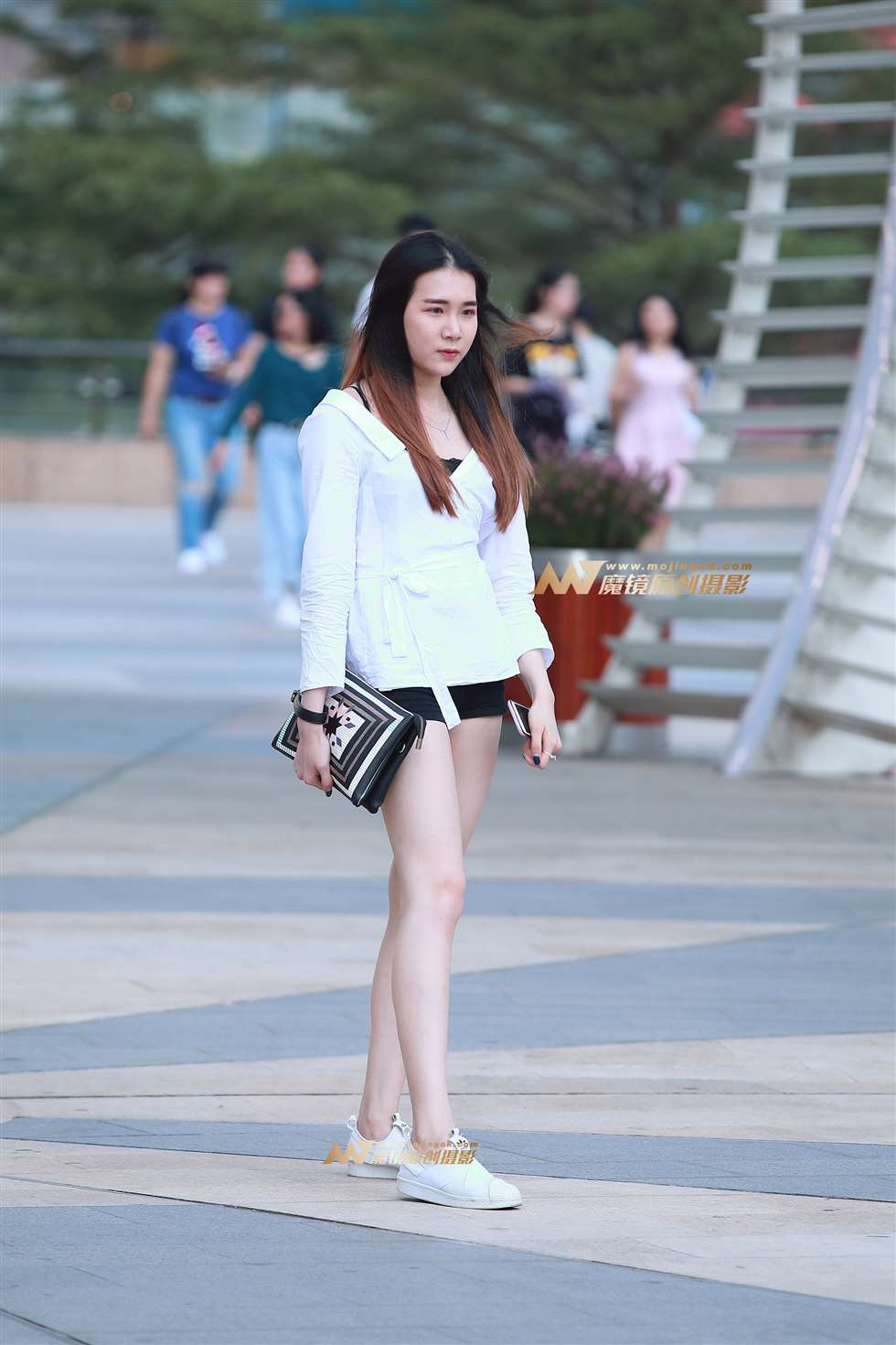 图片[3]-热裤，美腿，运动鞋-街拍流行馆