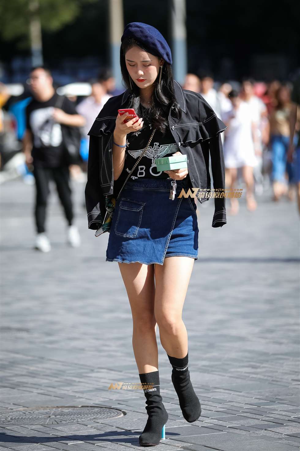 图片[1]-时髦美女长的漂亮是优势，穿的漂亮是本事-街拍流行馆