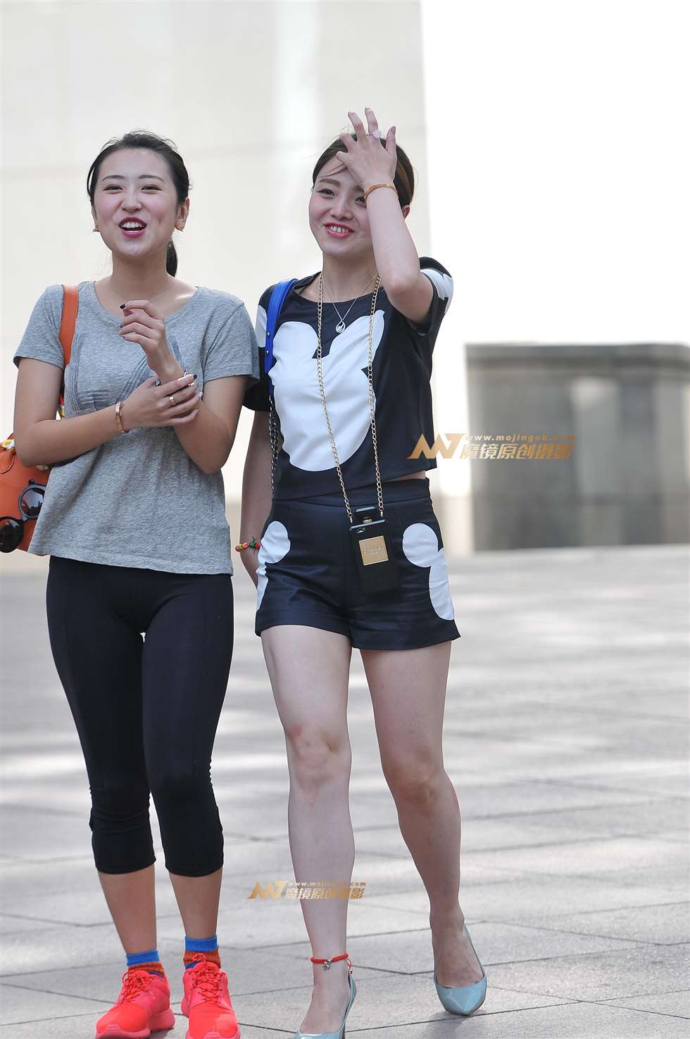 图片[5]-黑色瑜伽裤和紧致短裤美腿少妇-街拍流行馆