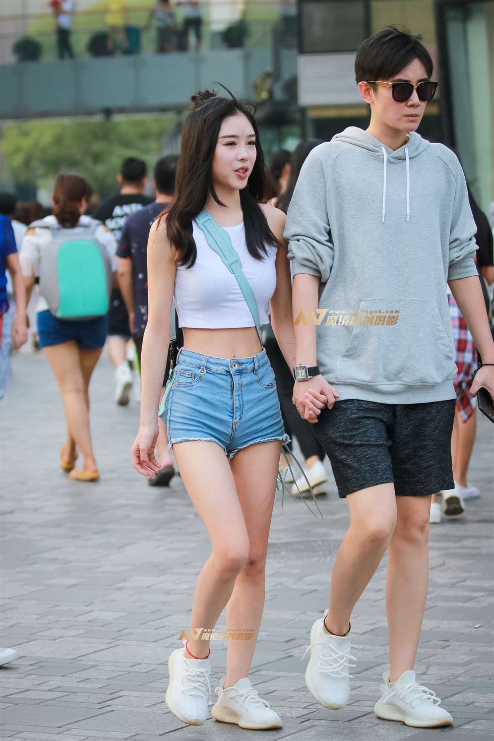图片[4]-甜美女友 肤白腰细很可爱-街拍流行馆