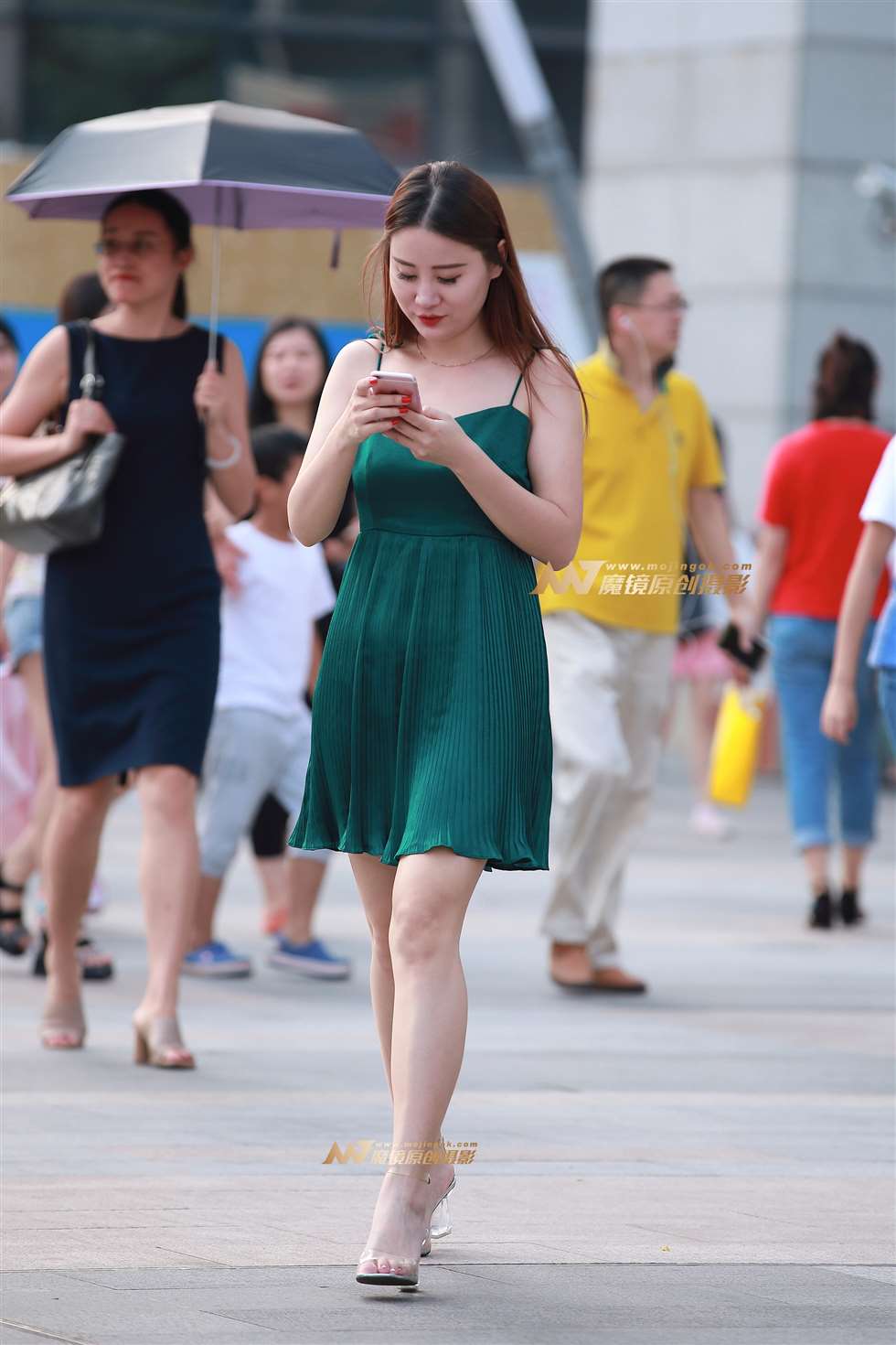 图片[4]-吊带连衣裙，裸腿，凉高-街拍流行馆