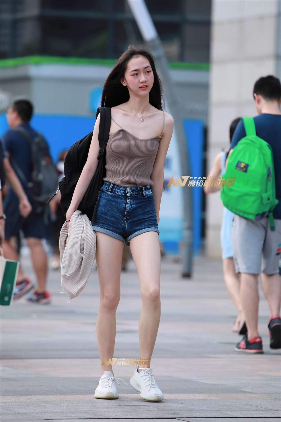 图片[4]-热裤，长腿，小吊带-街拍流行馆