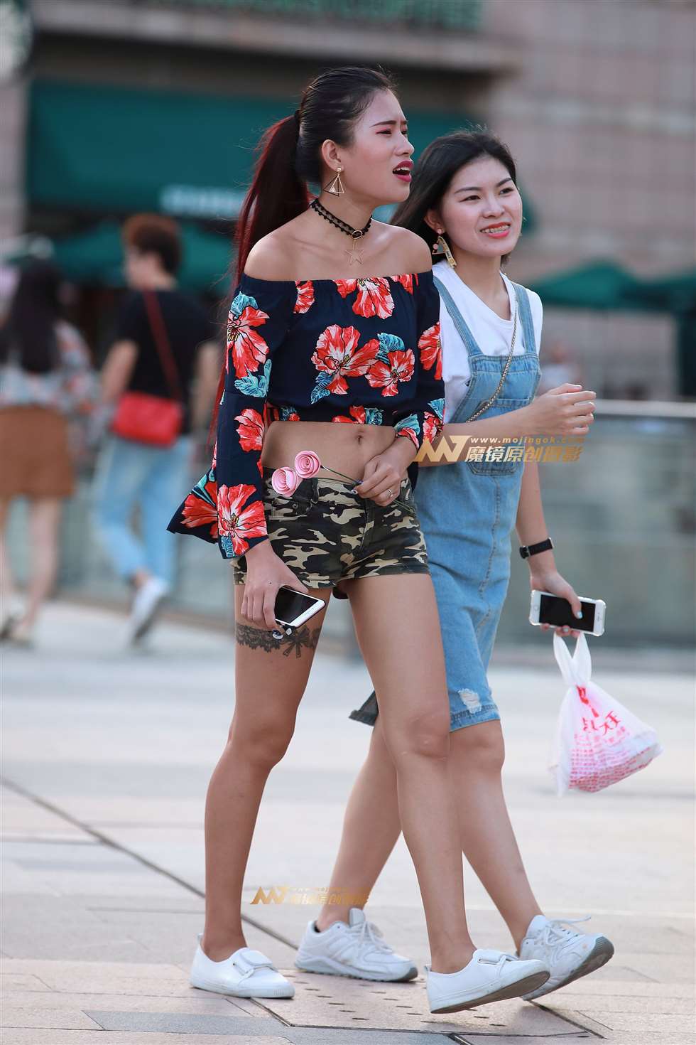 图片[5]-漏脐装，热裤-街拍流行馆