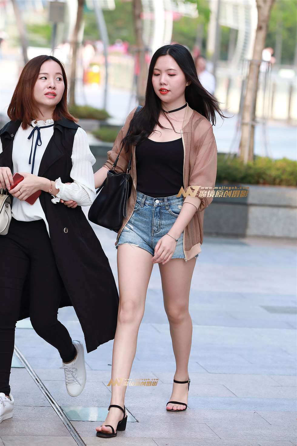 图片[4]-热裤，美腿，凉高，清秀美女-街拍流行馆
