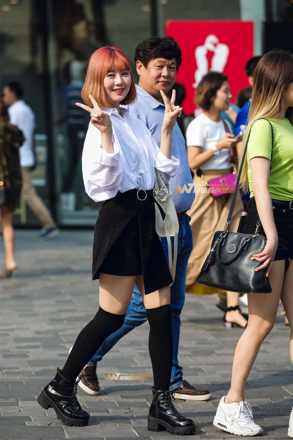图片[1]-一群可爱至极的韩国女生-街拍流行馆