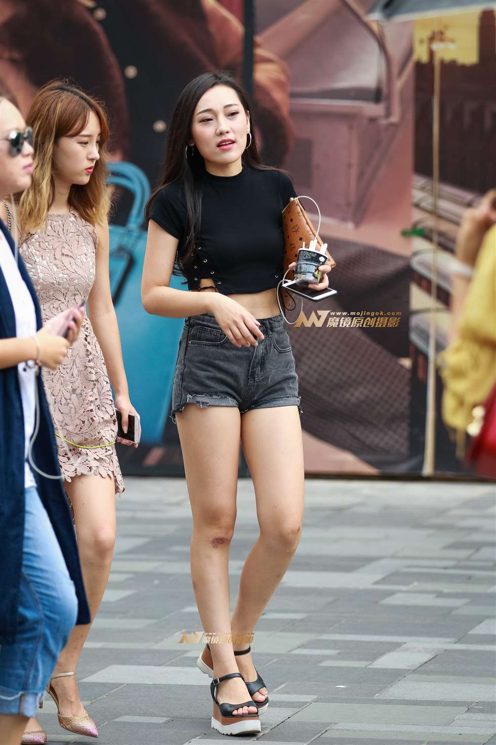 图片[1]-为什么女人的膝盖总有伤疤？-街拍流行馆