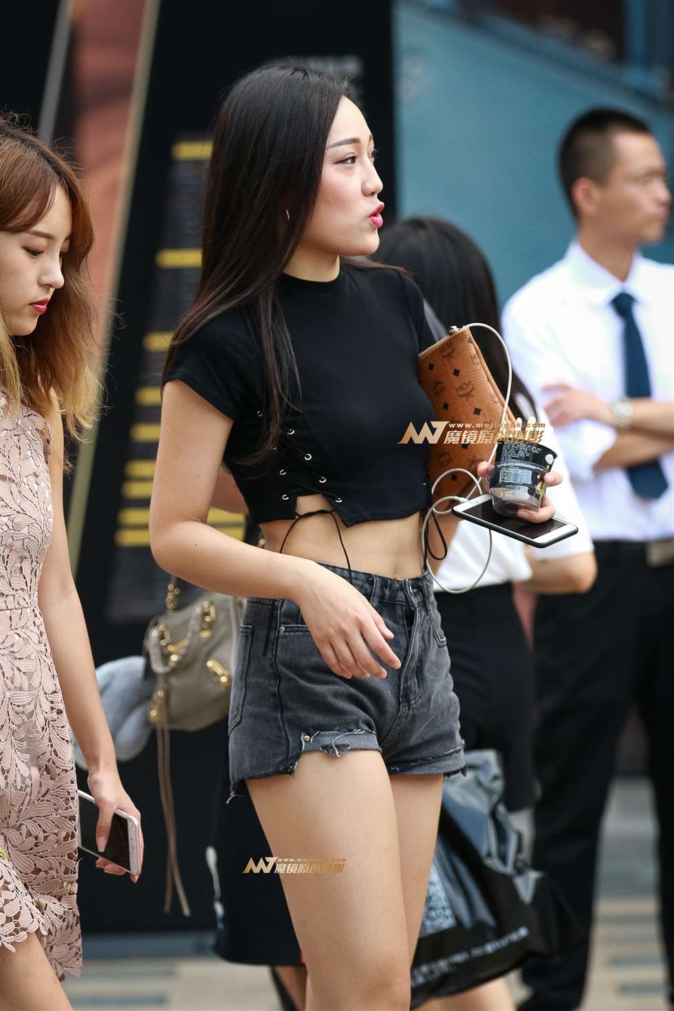 图片[2]-为什么女人的膝盖总有伤疤？-街拍流行馆