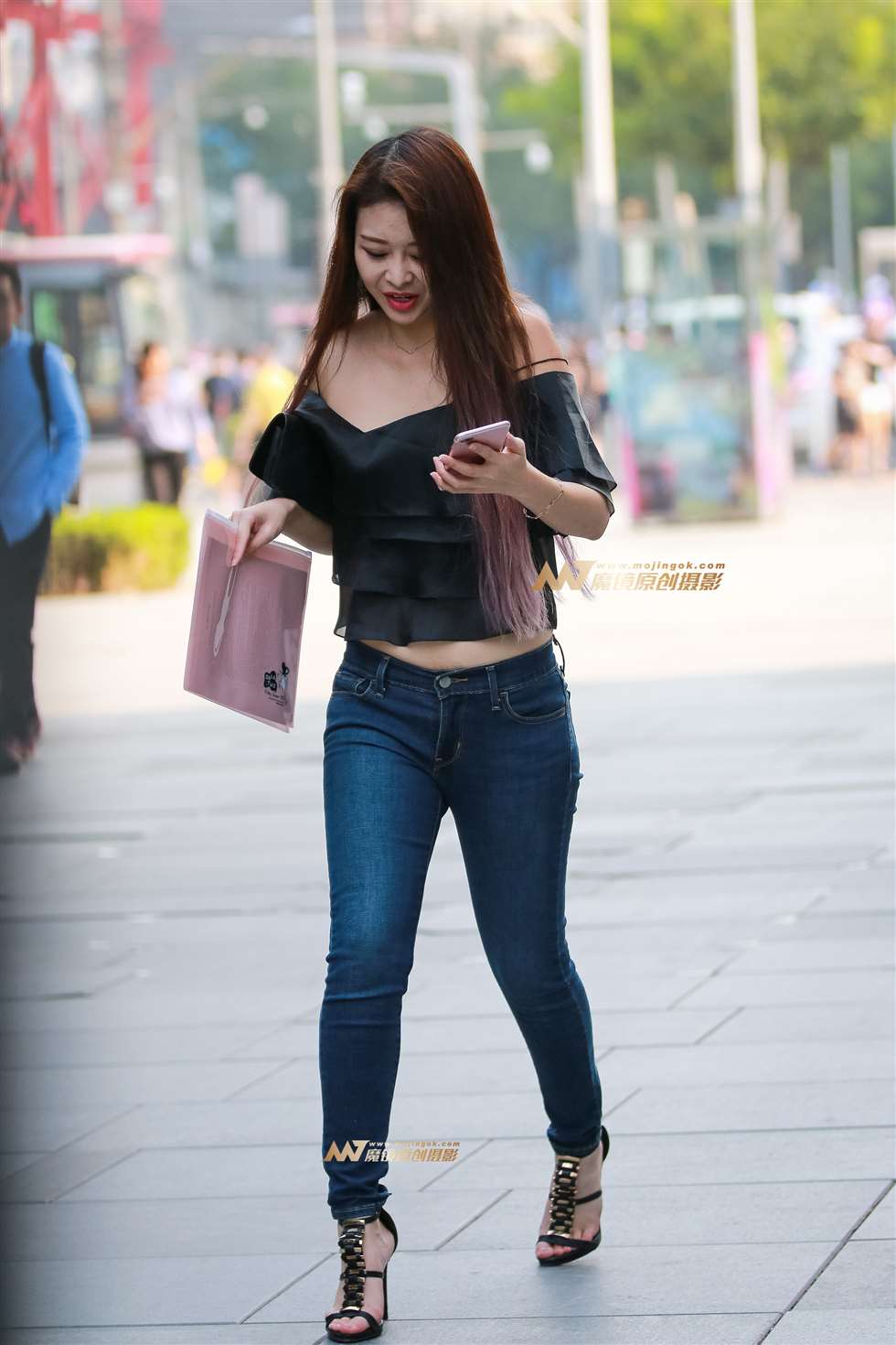 图片[2]-别有韵味的少妇-街拍流行馆