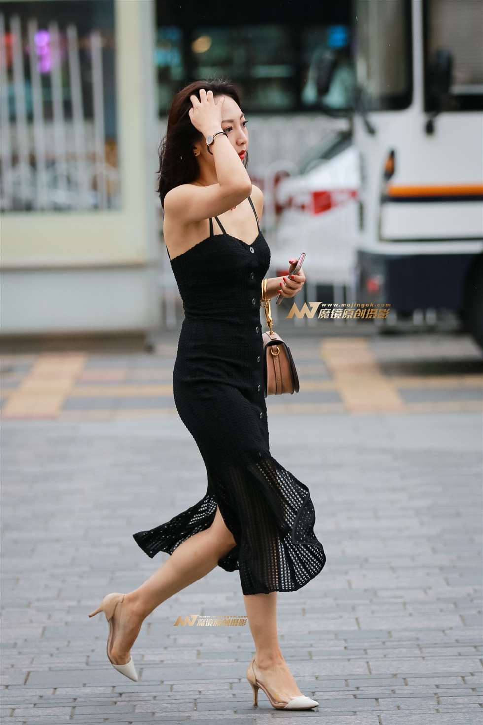 图片[1]-高颜值气质美女-街拍流行馆
