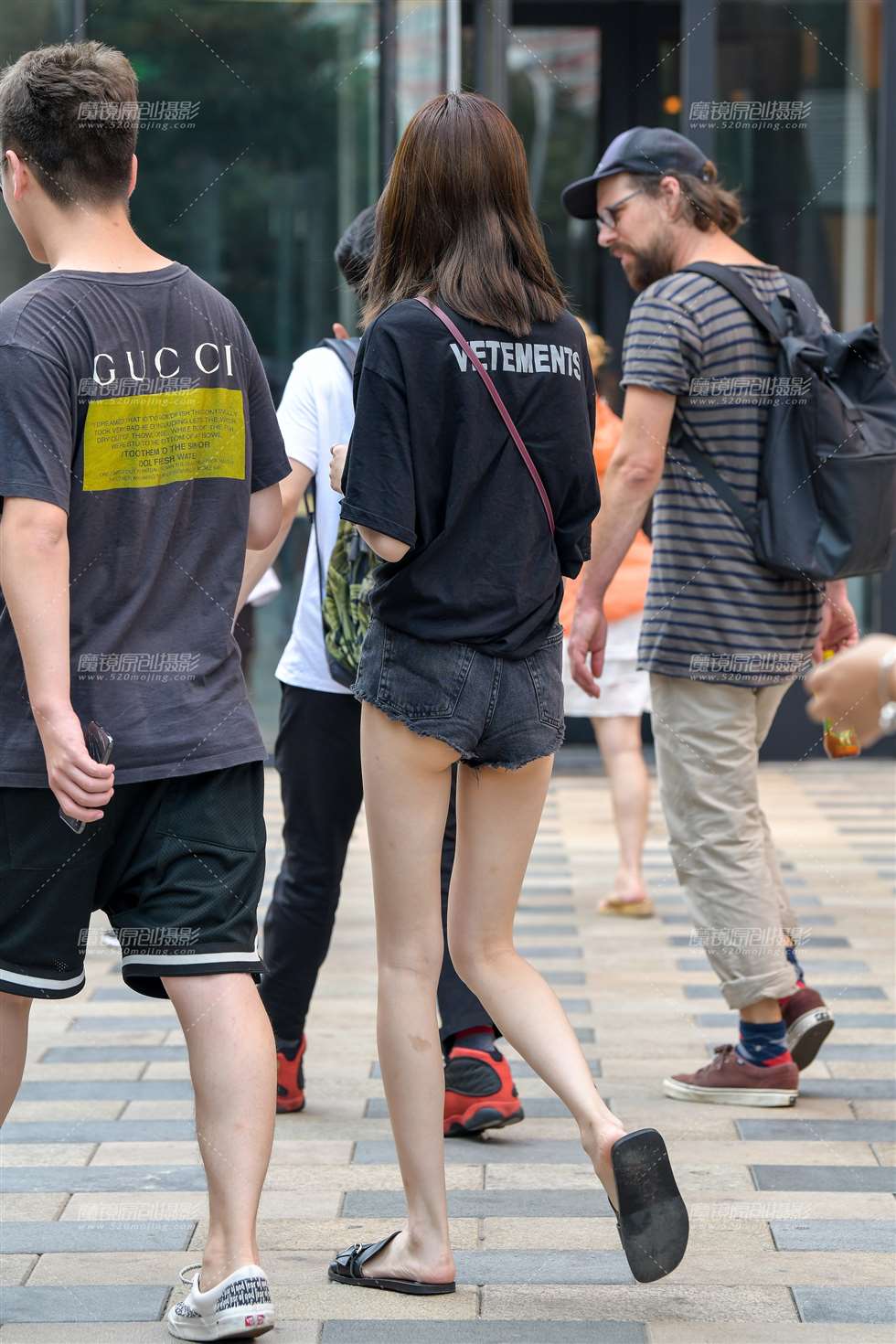 图片[3]-苗条热裤长腿美女-街拍流行馆