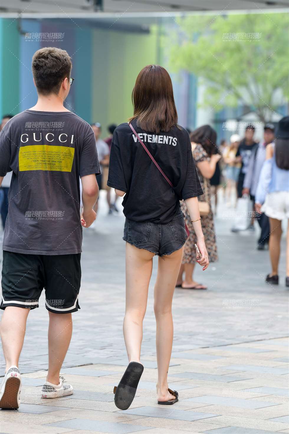 图片[4]-苗条热裤长腿美女-街拍流行馆