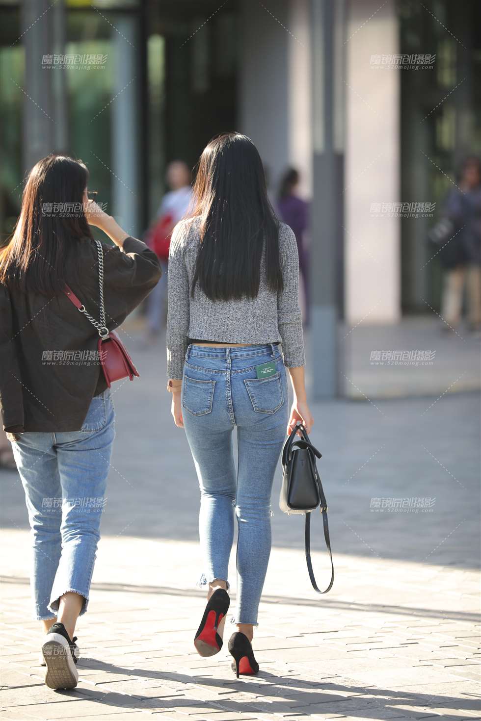 图片[2]-长腿牛仔美眉-街拍流行馆