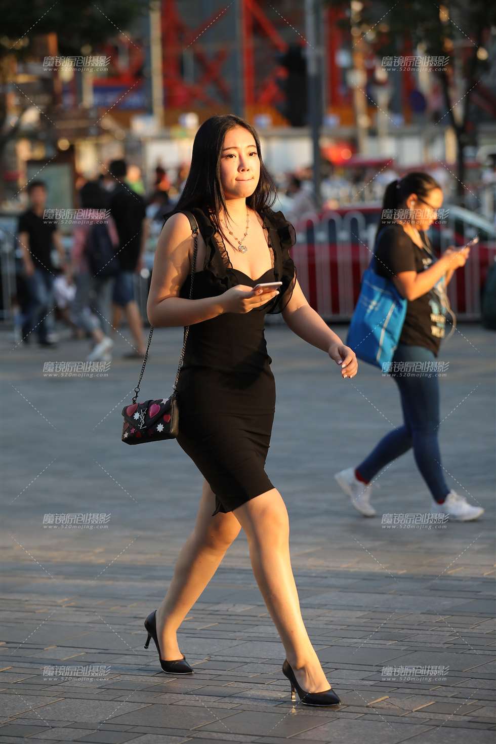图片[1]-丰满性感曲线-街拍流行馆