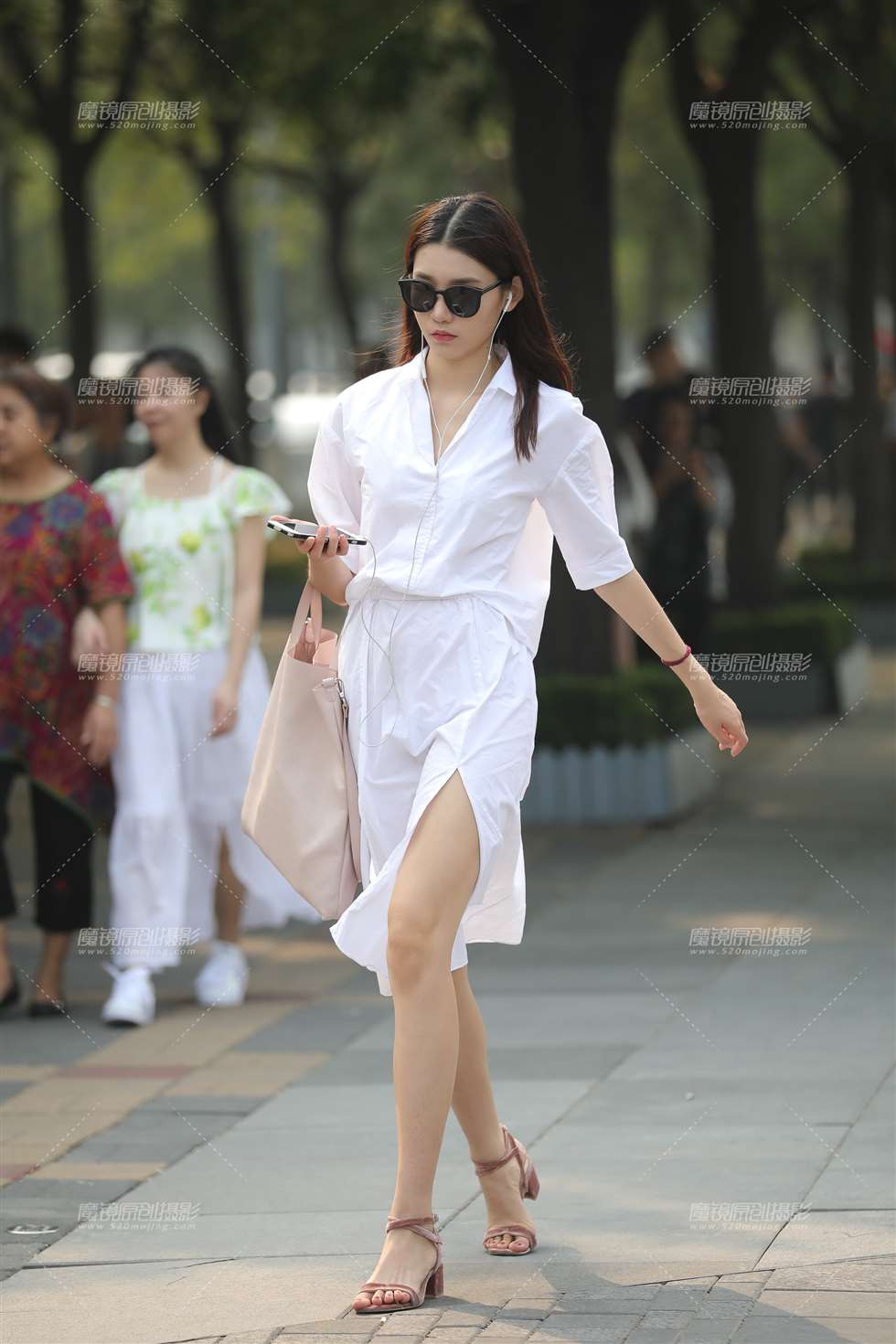 图片[1]-干净清爽的美眉 真美-街拍流行馆
