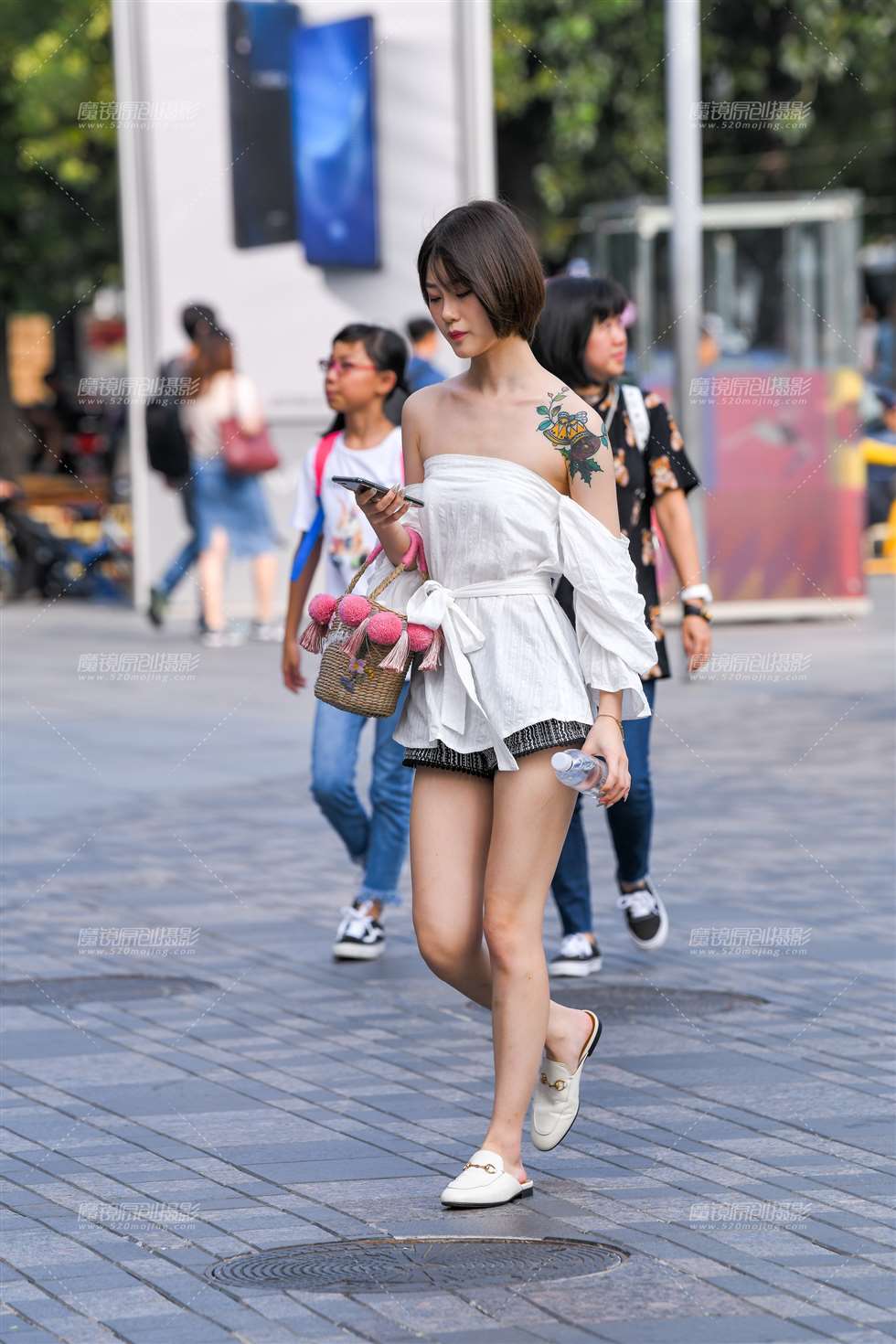 图片[3]-性感抹胸美女-街拍流行馆