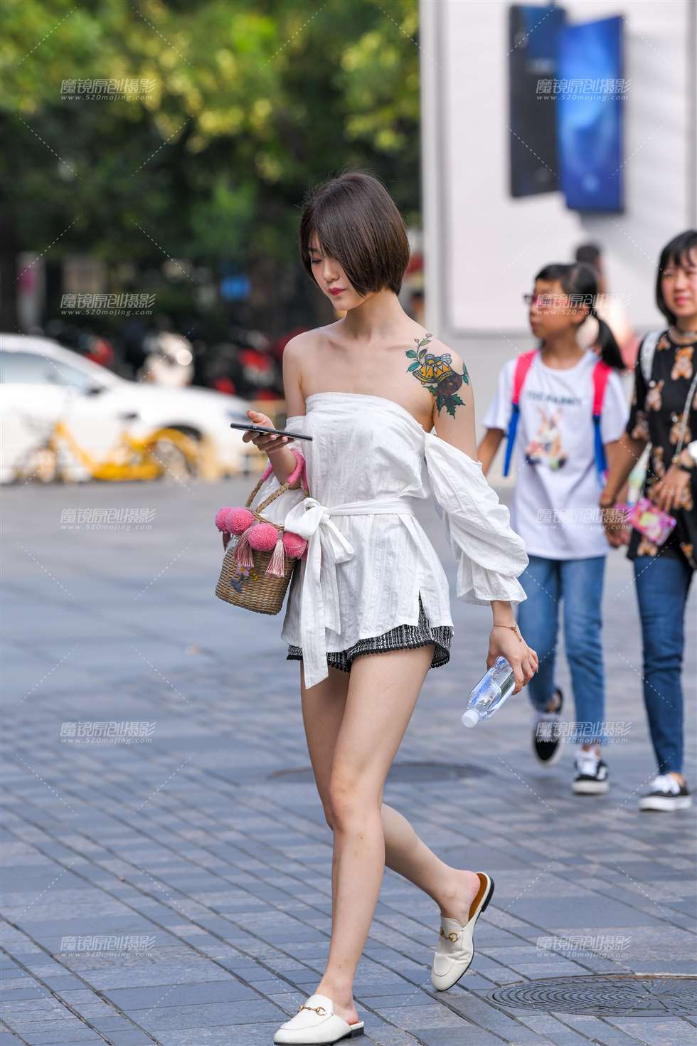 图片[1]-性感抹胸美女-街拍流行馆