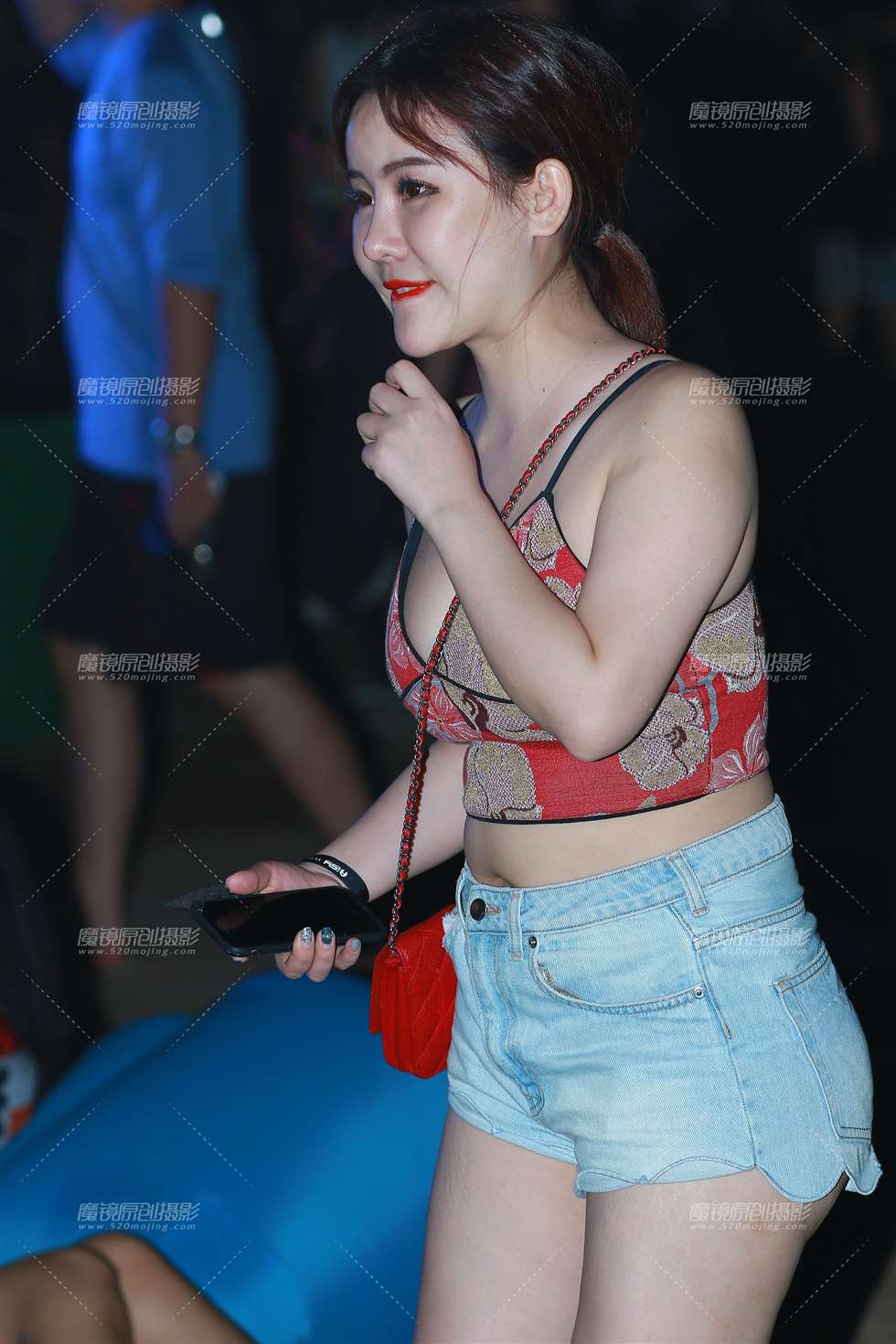 图片[4]-夜闪，性感丰满美女-街拍流行馆