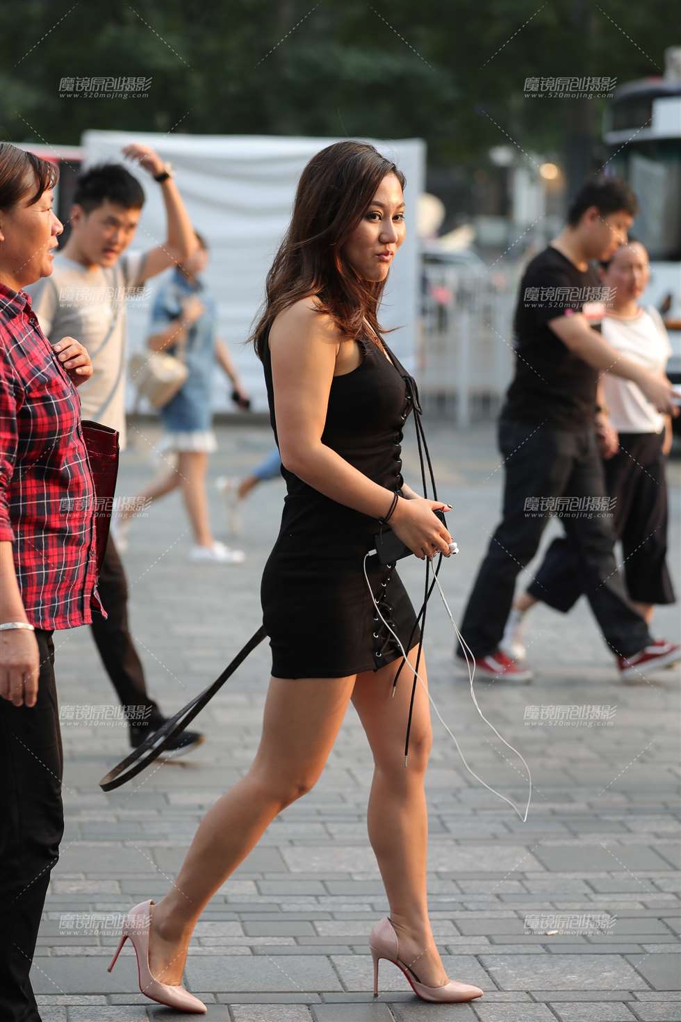 图片[1]-高跟性感包臀裙-街拍流行馆