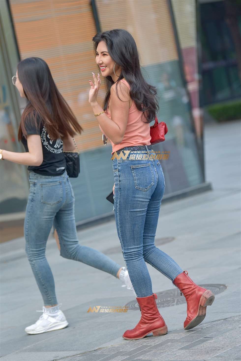 图片[3]-性感混血紧牛美女-街拍流行馆
