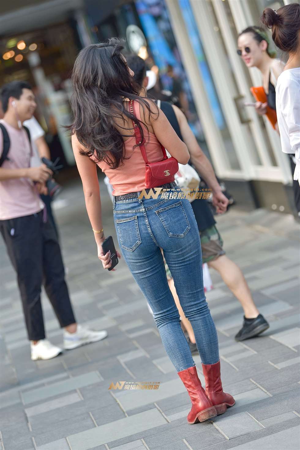 图片[2]-性感混血紧牛美女-街拍流行馆