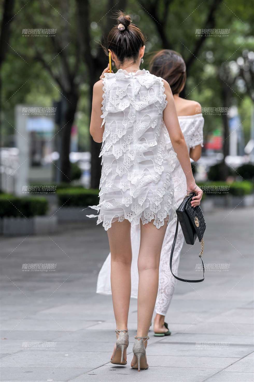 图片[2]-白裙高跟鞋美女-街拍流行馆
