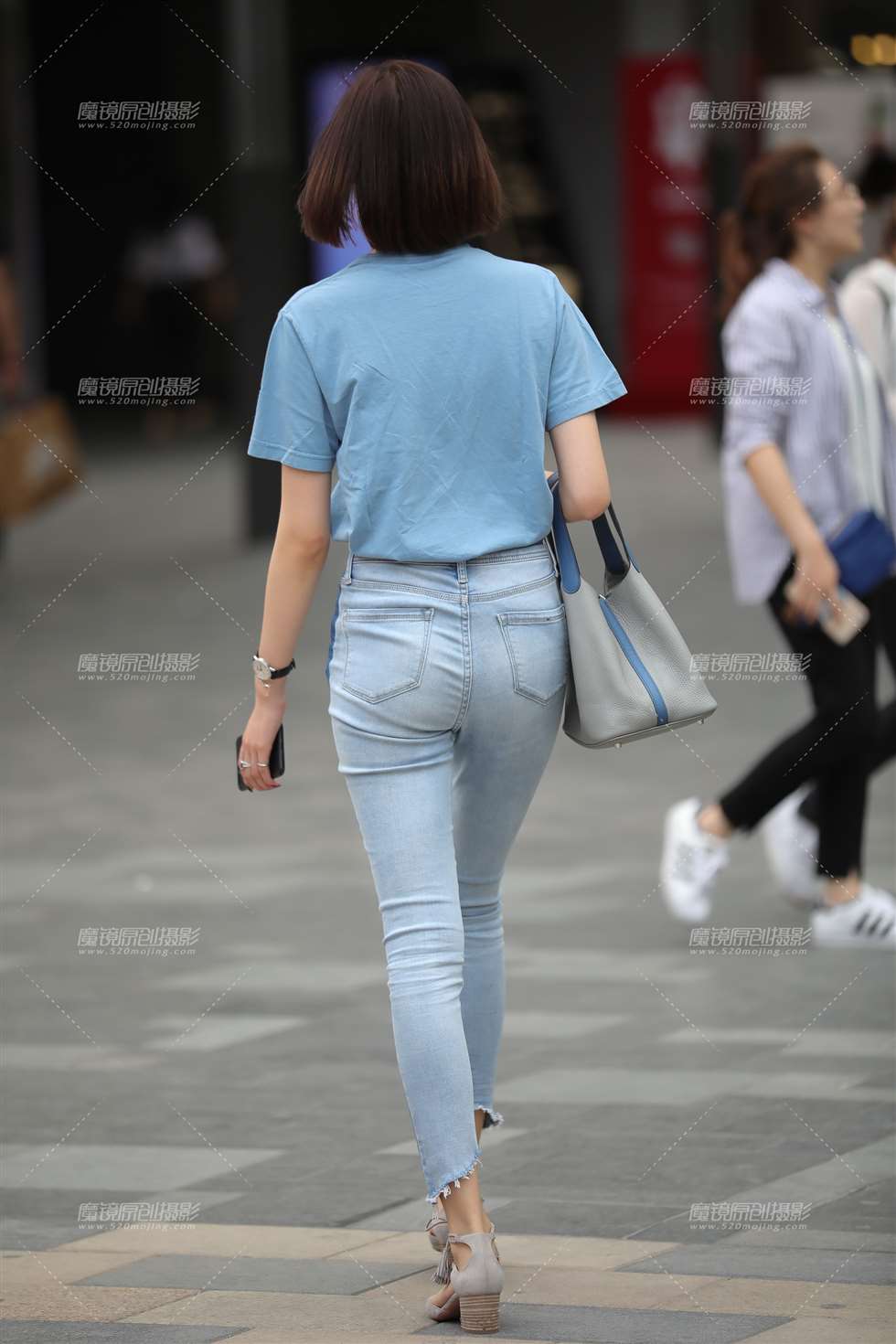 图片[2]-长腿清秀美眉-街拍流行馆