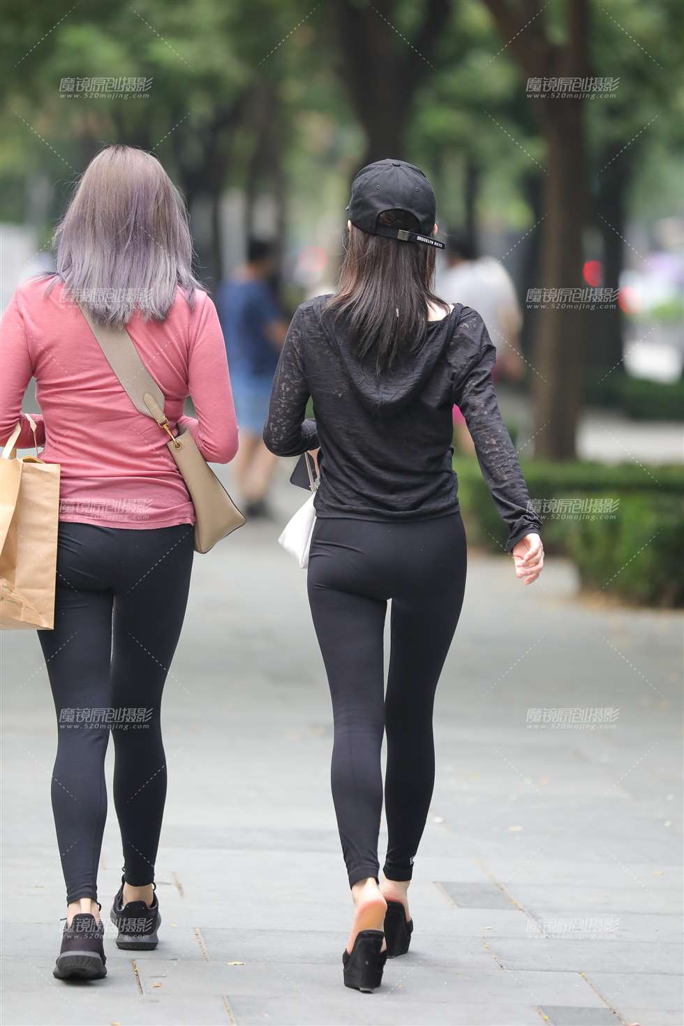 图片[2]-两个高颜值美人胚子-街拍流行馆