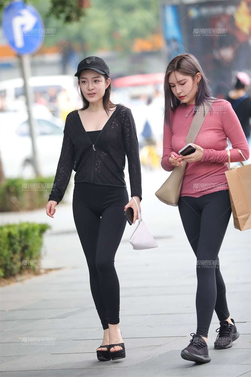 图片[3]-两个高颜值美人胚子-街拍流行馆