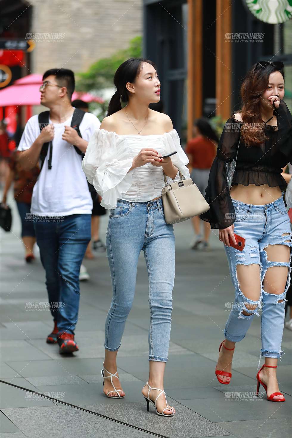 图片[3]-一字肩，高挑紧牛小姐姐-街拍流行馆