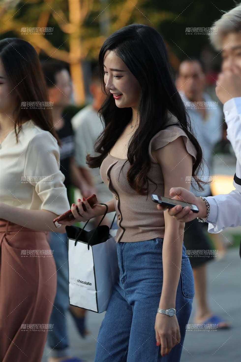 图片[2]-气质优雅笑容甜美可人-街拍流行馆
