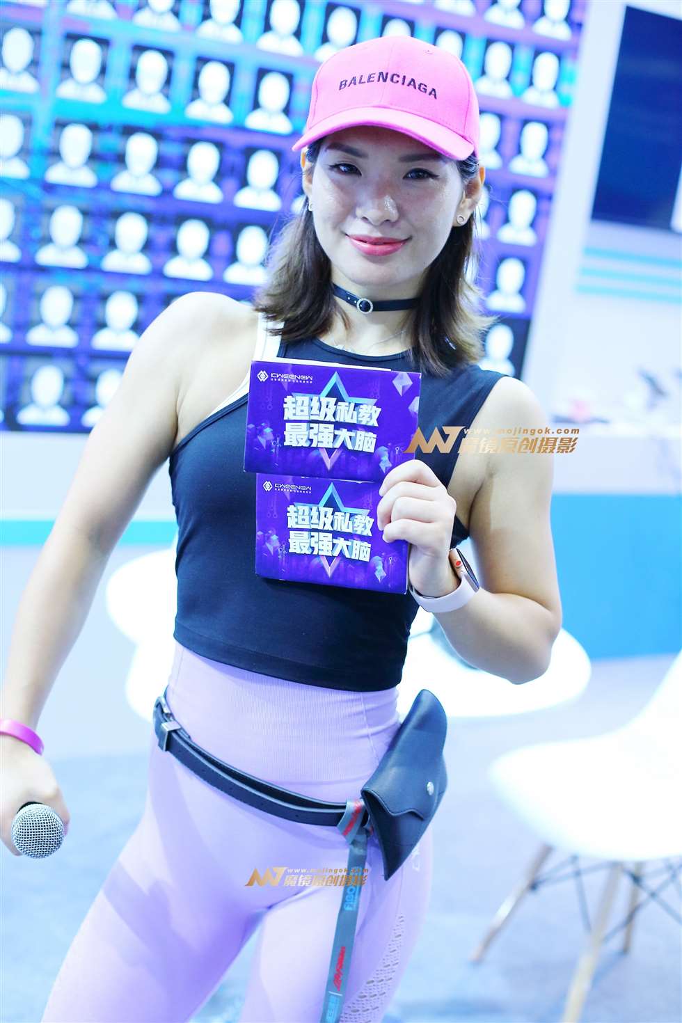 图片[4]-黑色小背心运动装showgirl-街拍流行馆