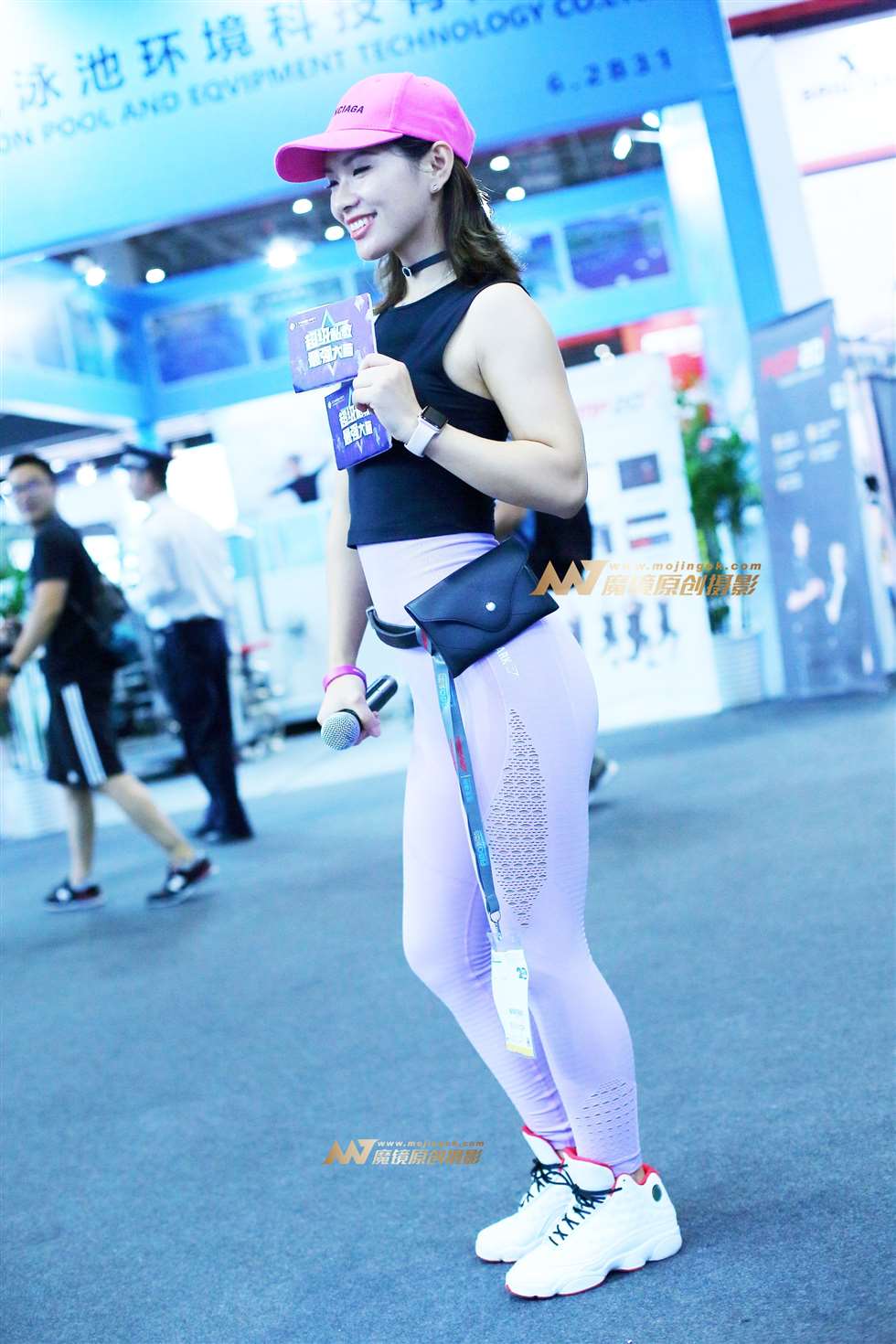 图片[5]-黑色小背心运动装showgirl-街拍流行馆