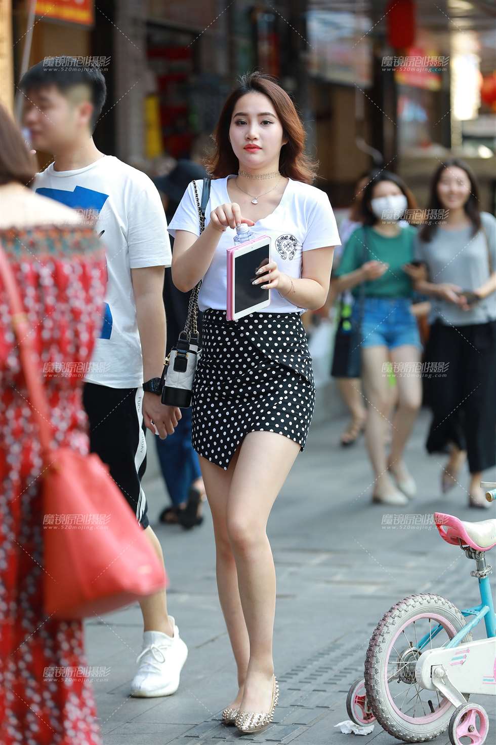 图片[3]-圆点包臀裙，性感女友-街拍流行馆