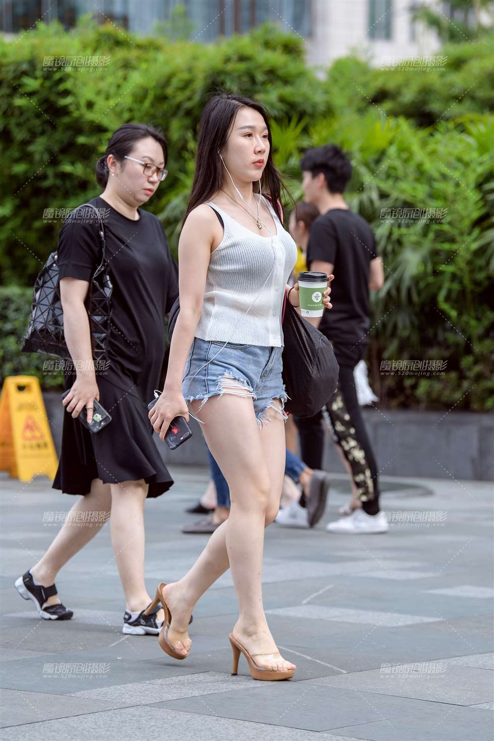 图片[5]-热裤美腿**-街拍流行馆