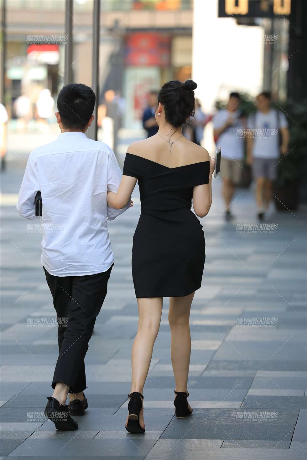 图片[2]-妩媚黑裙美眉-街拍流行馆