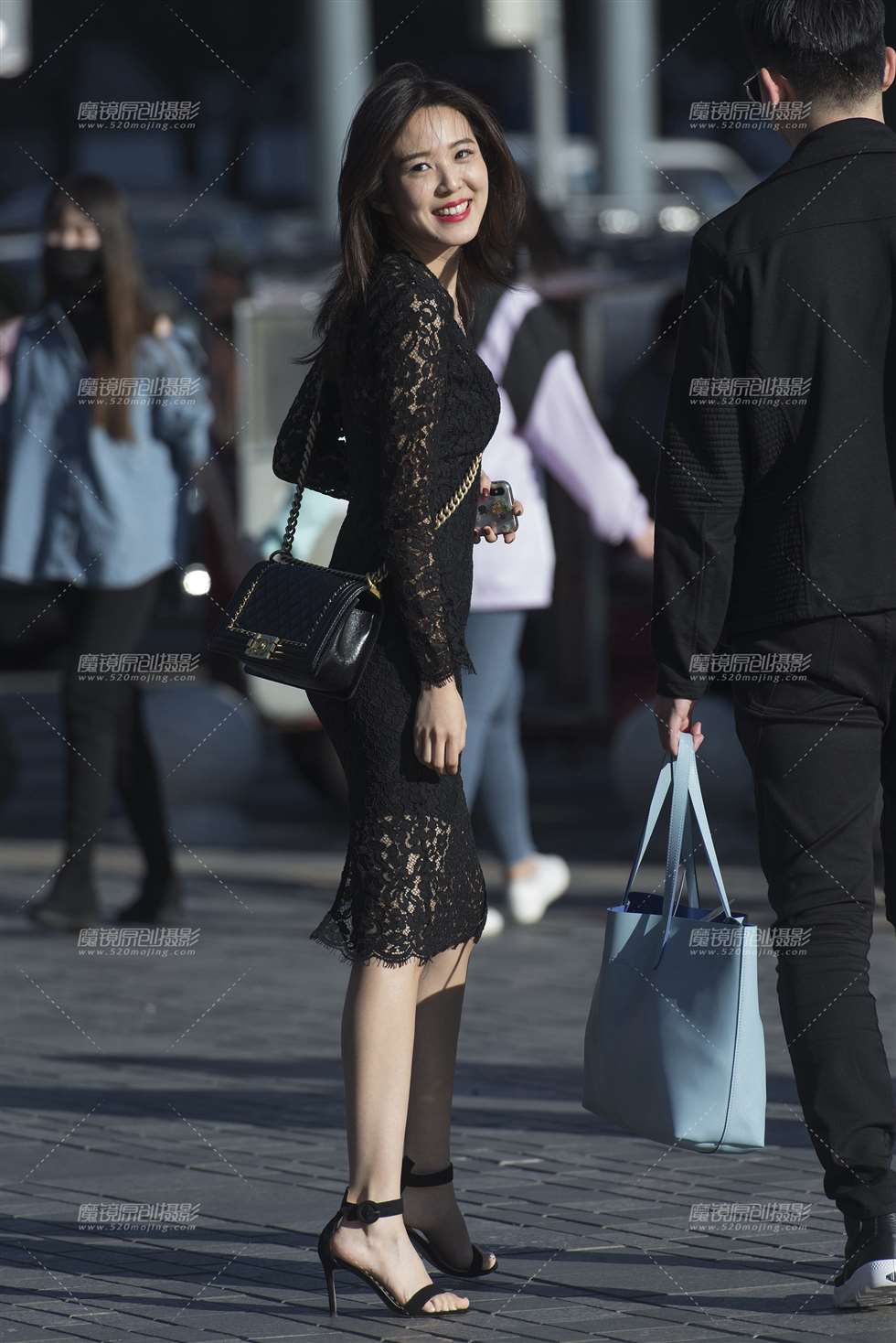 图片[3]-蕾丝长裙美女-街拍流行馆