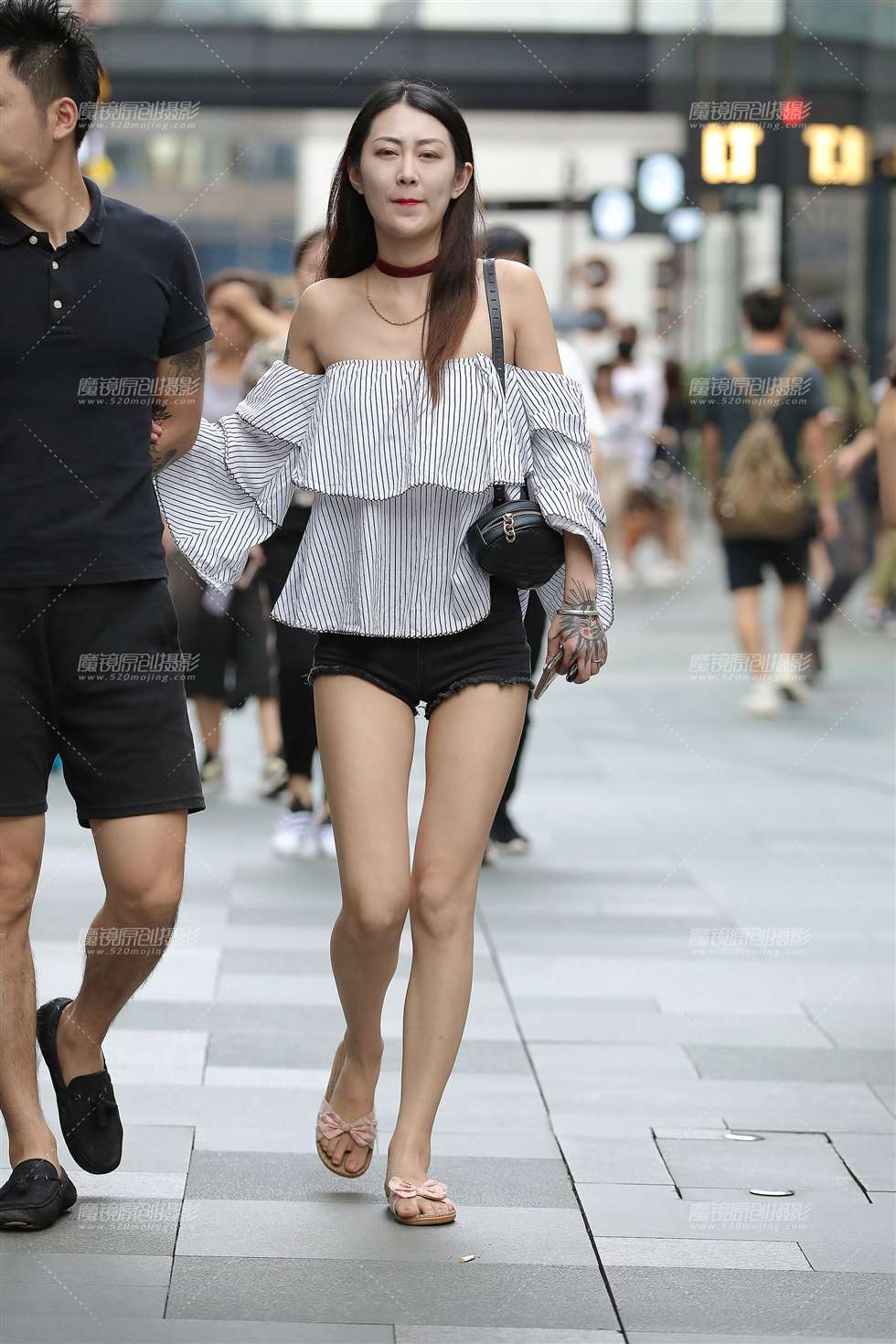 图片[1]-热裤，美腿女朋友-街拍流行馆