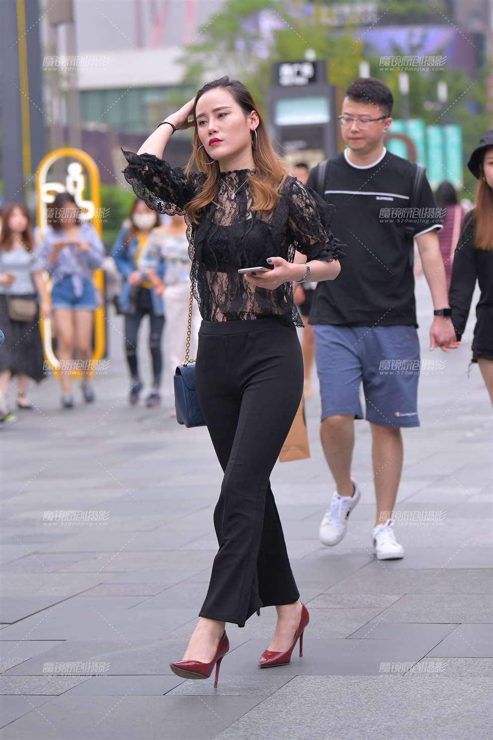 图片[3]-紧身黑裤红高跟**-街拍流行馆