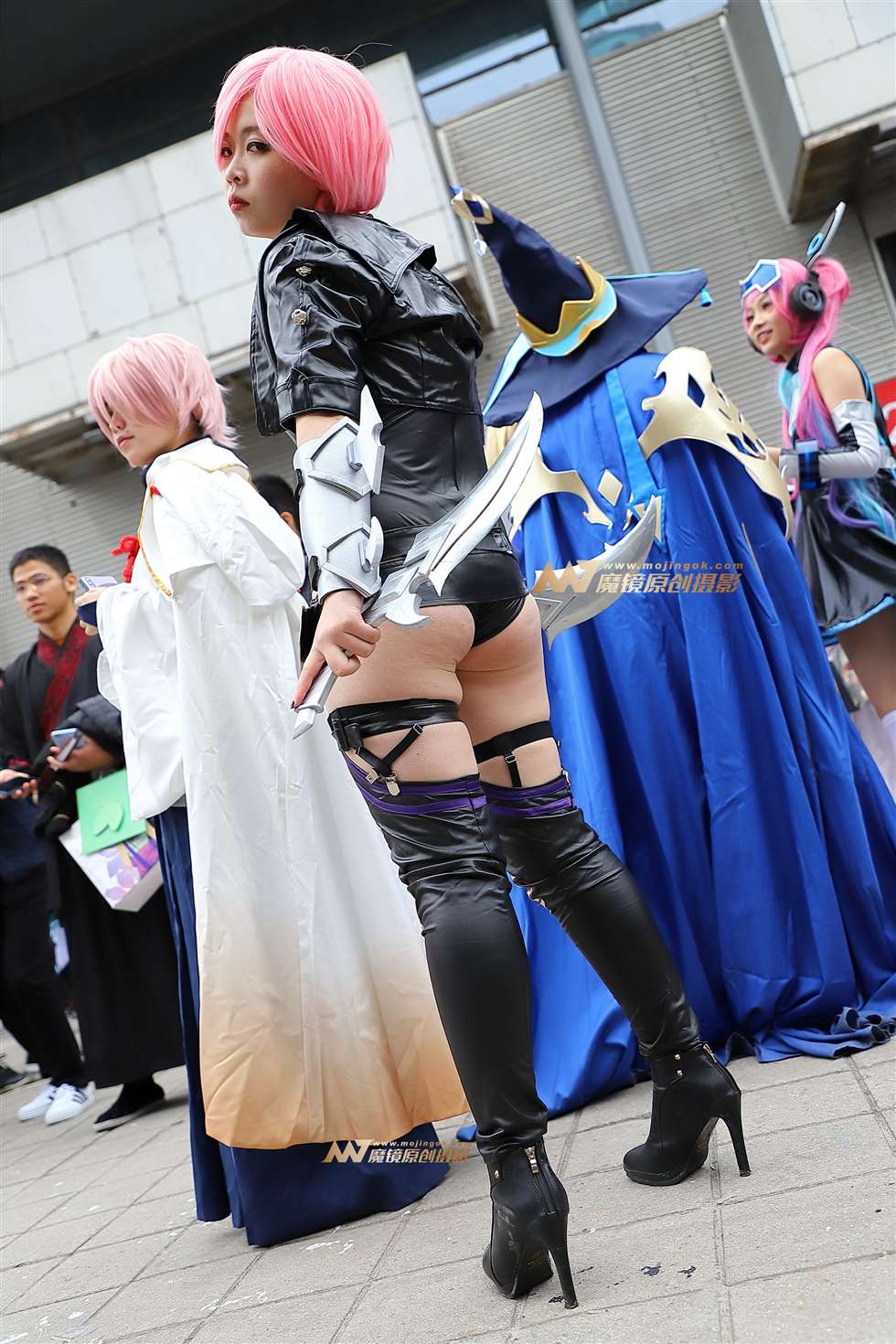 图片[2]-美胸皮衣coser-街拍流行馆